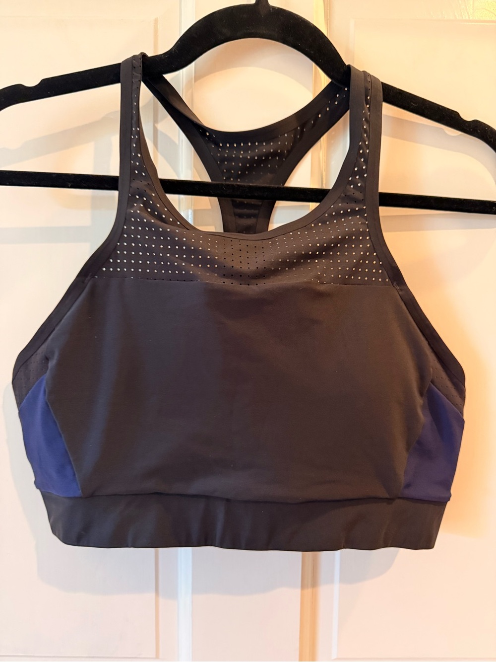 Athleta Medium Impact Sports Bra Black Navy Racerback Perforated Women’s Medium